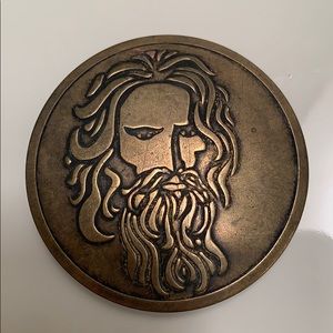 Men’s vintage collectible belt buckle in brass